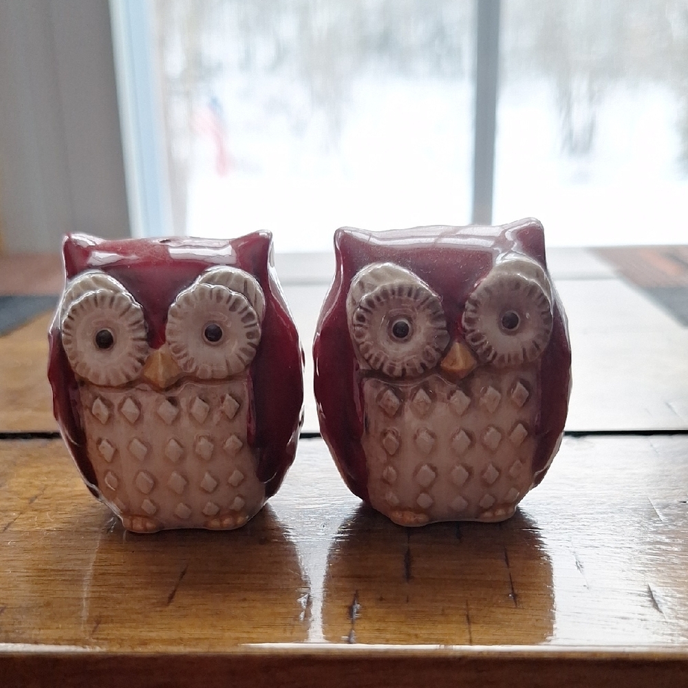 Grasslands Road Red and White Owl Salt And Pepper Shakers